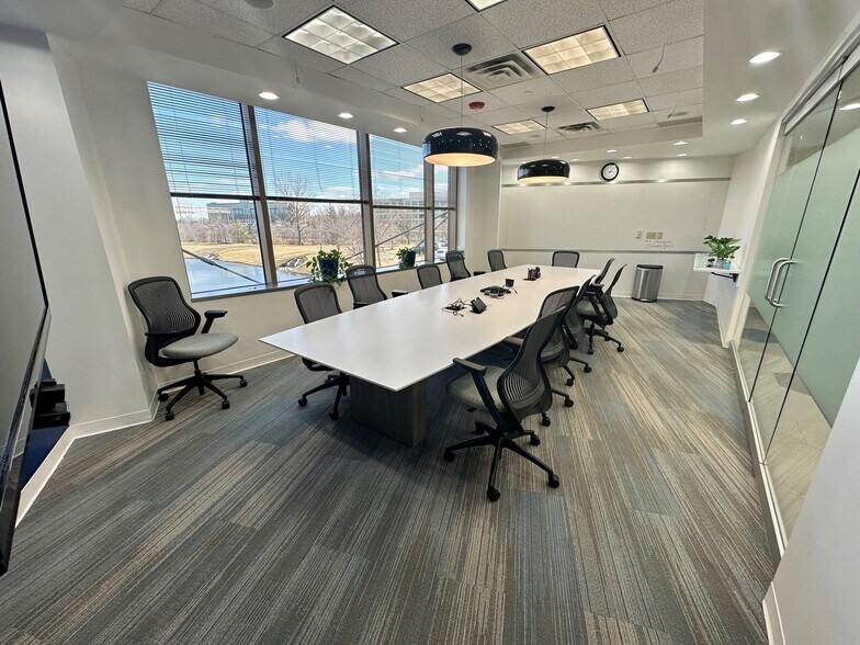 More Photos Of 301 Pennsylvania Pky, Indianapolis Office For Lease