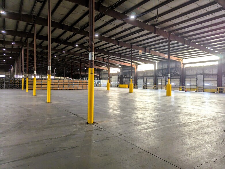 More Photos Of 2314 Wilkins Dr, Chillicothe Warehouse For Lease