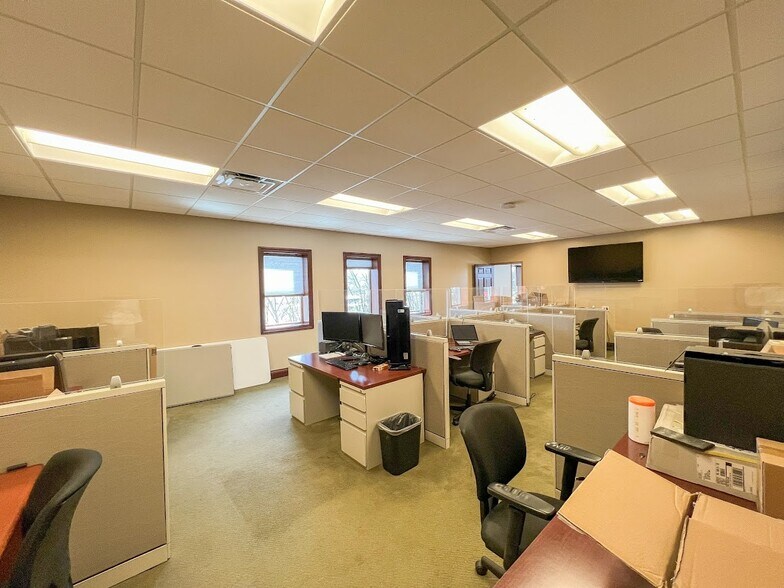 More Photos Of 1737 N Main Ext St, Butler Light Distribution For Sale