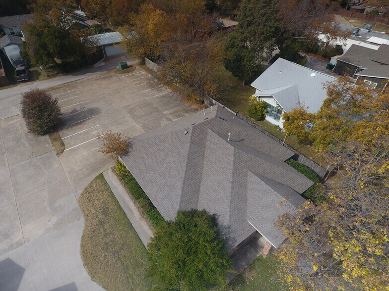 More Photos Of 1005 N Elm St, Denton Office For Lease