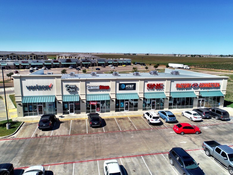 More Photos Of 1601 N I-27, Plainview Storefront Retail Office For Lease