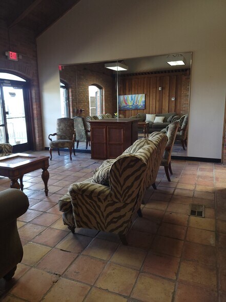 More Photos Of 2323 N Walton Walker Blvd, Dallas Office For Sale