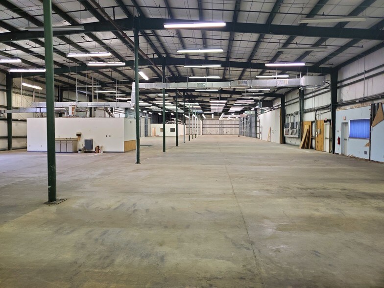 More Photos Of 5300 Ulmerton Rd, Clearwater Industrial For Lease