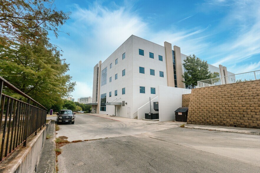 More Photos Of 5109 Medical Dr, San Antonio Medical For Lease