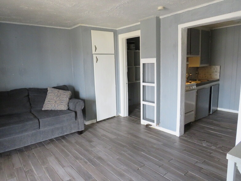 More Photos Of 925 W Main St, Yukon Apartments For Sale