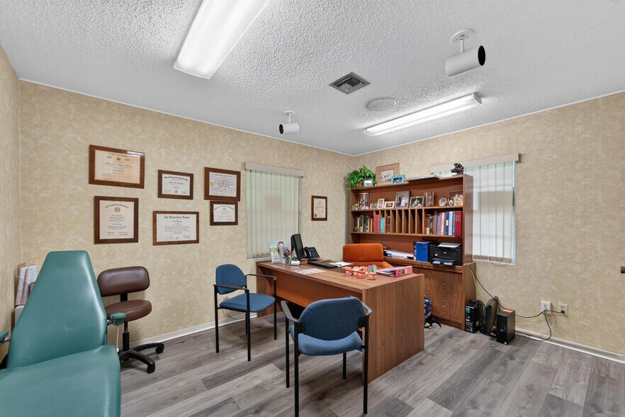 More Photos Of 1205 W Baker St, Plant City Medical For Sale
