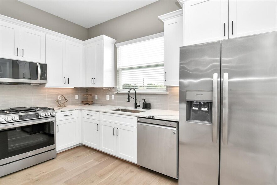 More Photos Of 316 Thornton Rd, Houston Apartments For Sale