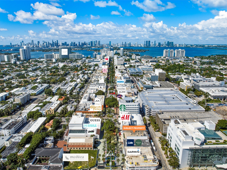 More Photos Of 525-533 Lincoln Rd, Miami Beach, Miami Beach Storefront For Lease