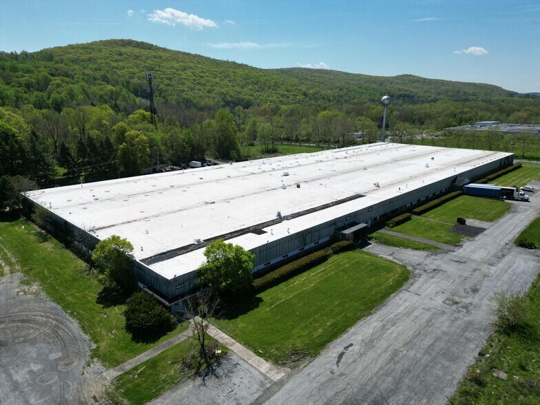 More Photos Of 20 Industry Dr, Mountainville Warehouse For Lease