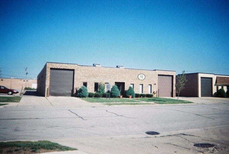 More Photos Of 91 N Lively Blvd, Elk Grove Village Manufacturing For Sale