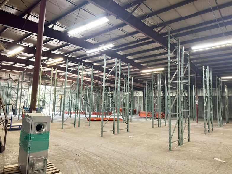 More Photos Of 14 Kraft Ave, Albany Warehouse For Lease