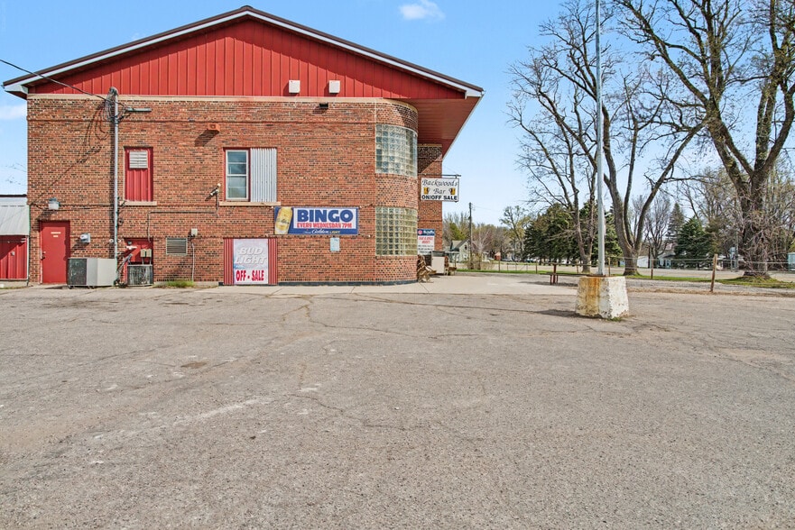 More Photos Of 7540 5th St, New Auburn Bar For Sale