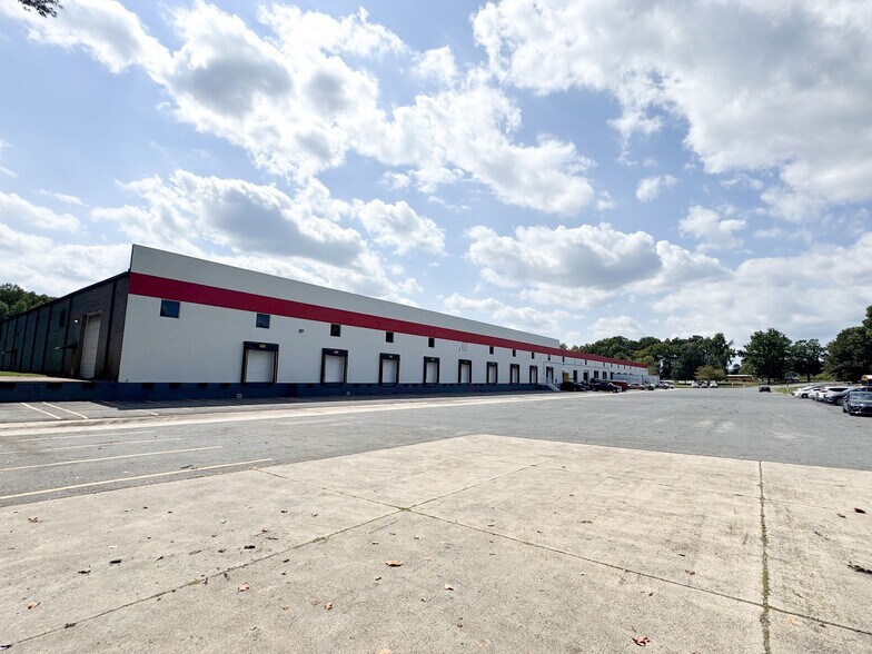 More Photos Of 6924 Orr Rd, Charlotte Distribution For Lease