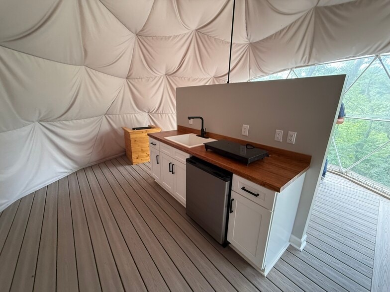 More Photos Of 1105 Fall Creek Rd, Purlear Apartments For Sale