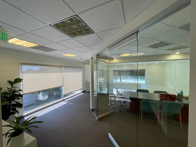 More Photos Of 2314 Newport Blvd, Costa Mesa Office For Lease