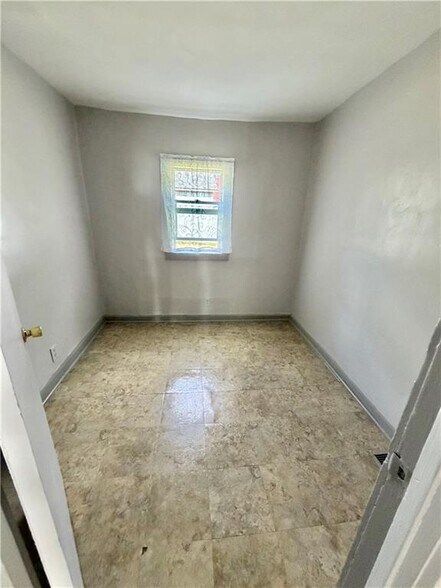 More Photos Of 35 Eaton Ave, Norwich Apartments For Sale