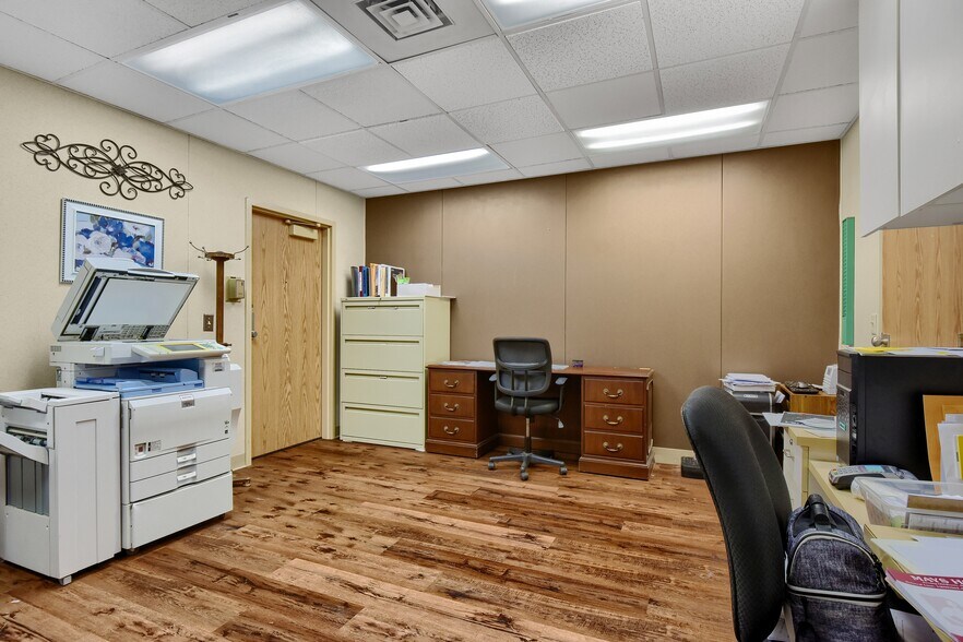 More Photos Of 425 N Highland Ave, Sherman Medical For Sale