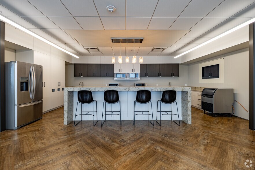 More Photos Of 1299 Farnam St, Omaha Office For Lease