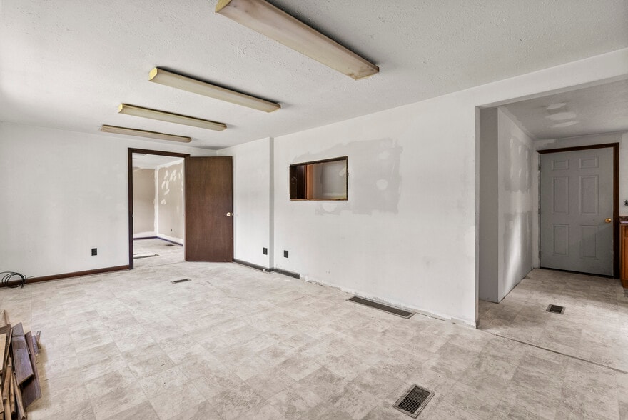 More Photos Of 130 Cooper Run, Shepherdsville Warehouse For Sale