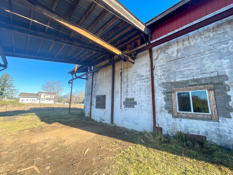 More Photos Of 28401 Salmon River Hwy, Grand Ronde Service For Lease