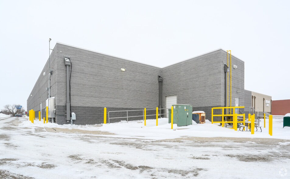 More Photos Of 443 N Rolling Meadows Dr, Fond Du Lac Freestanding For Lease