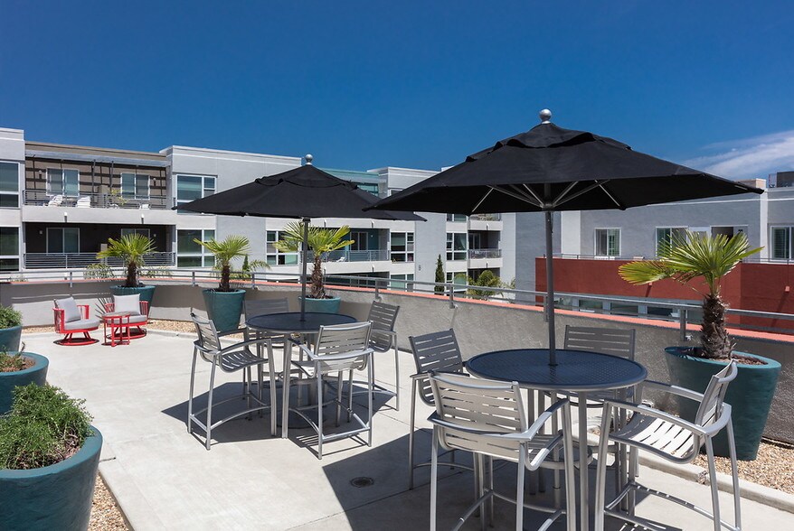 More Photos Of 6399 Christie Ave, Emeryville Apartments For Lease