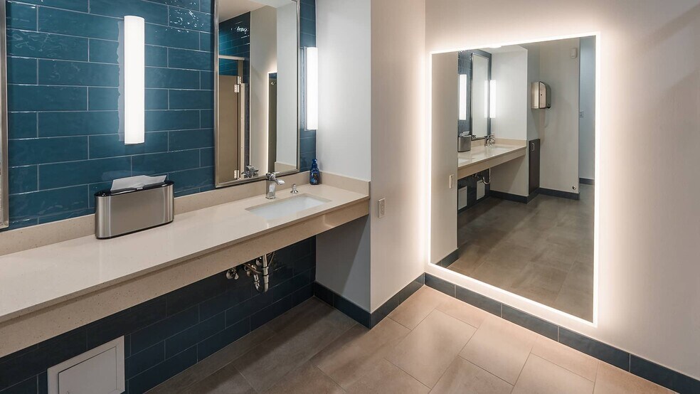 More Photos Of 3901 S Lamar Blvd, Austin Medical For Lease