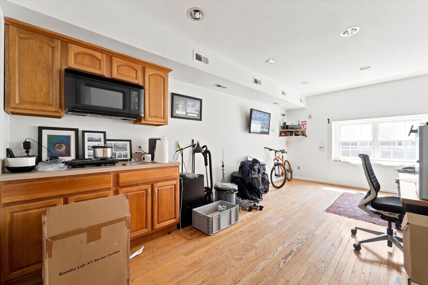 More Photos Of 1328 S 20th St, Philadelphia Distribution For Sale
