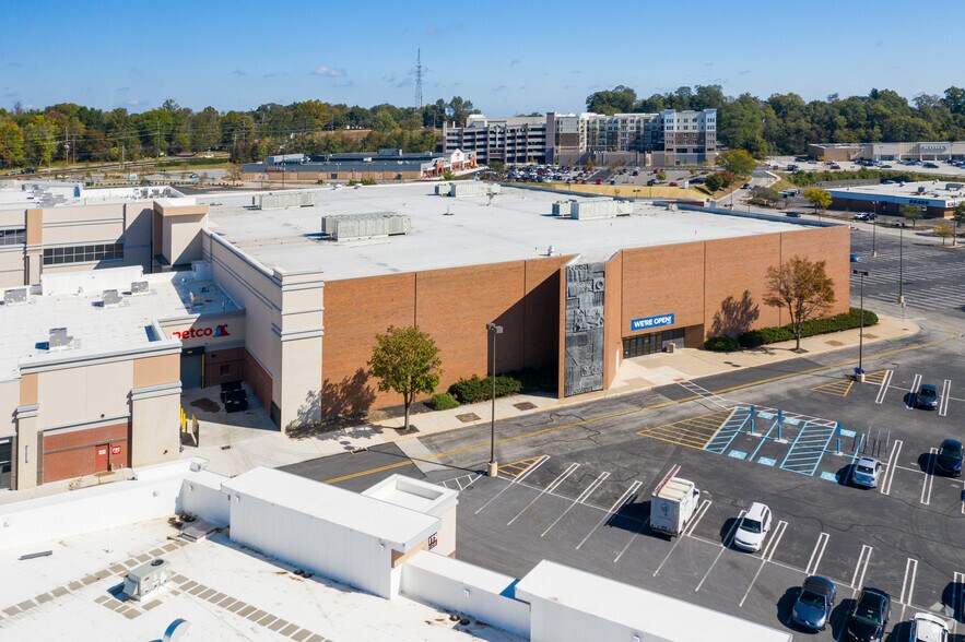 More Photos Of 1067 W Baltimore Pike, Media Department Store For Lease