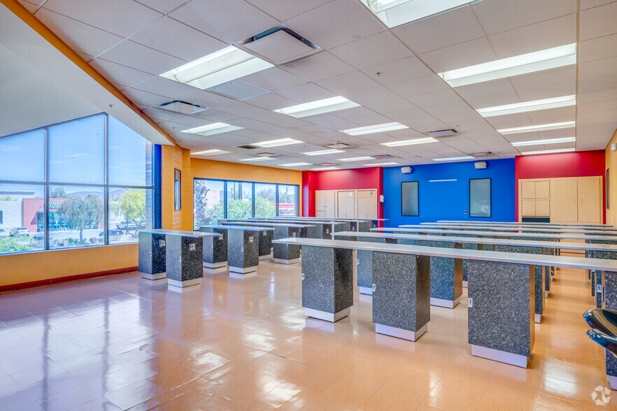 More Photos Of 2727 W Glendale Ave, Phoenix Office For Lease