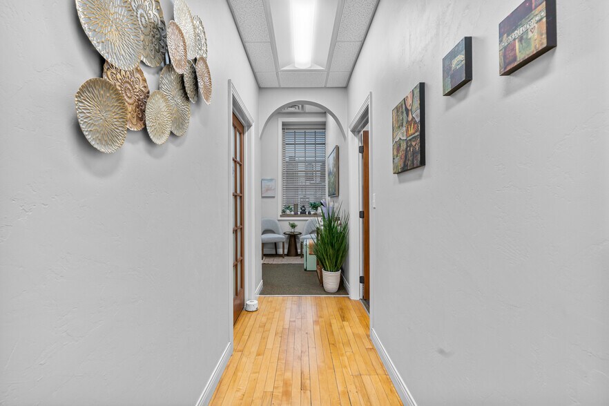 More Photos Of 416 George St, De Pere Office For Sale