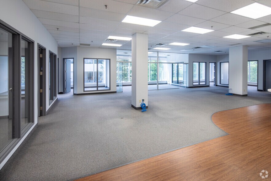 More Photos Of 90 Allstate Pky, Markham Unknown For Lease