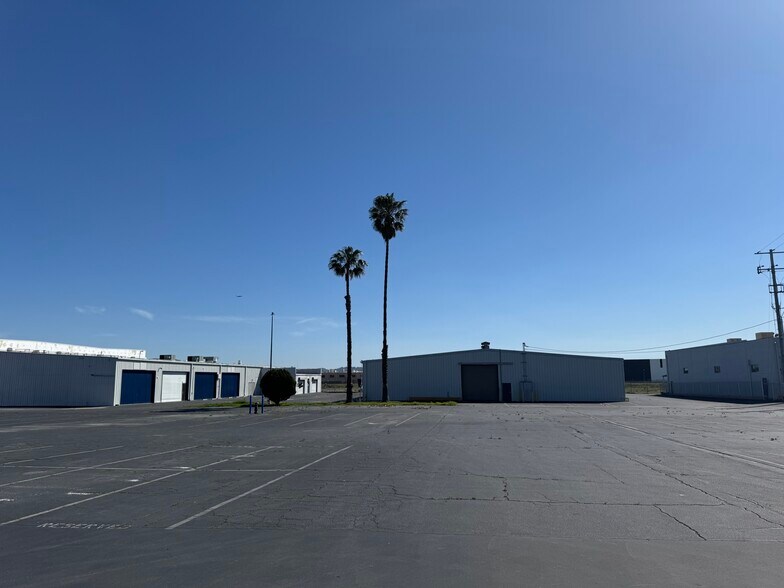 More Photos Of 11240 Sherman Way, Sun Valley Unknown For Lease