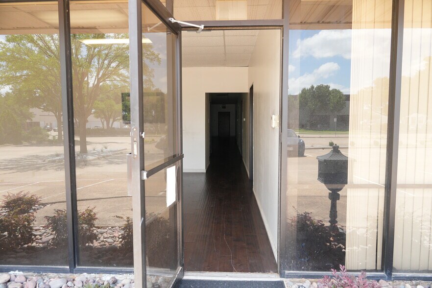 More Photos Of 501 Industrial Dr, Richardson Warehouse For Lease