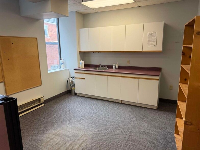 More Photos Of 369 Queen St E, Sault Ste. Marie Office For Lease