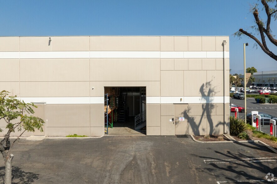 More Photos Of 2492 Walnut Ave, Tustin Flex For Lease