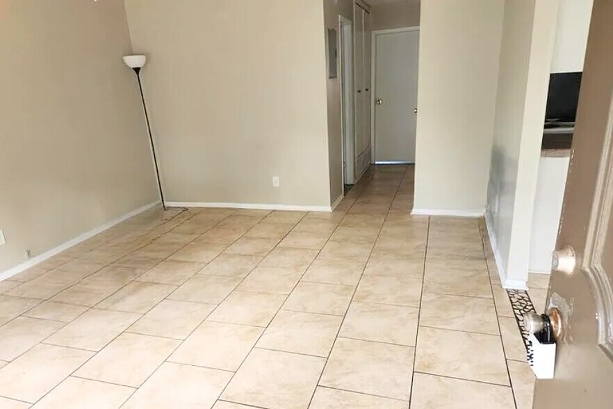 More Photos Of 1400 N Saint Marys St, Beeville Apartments For Sale
