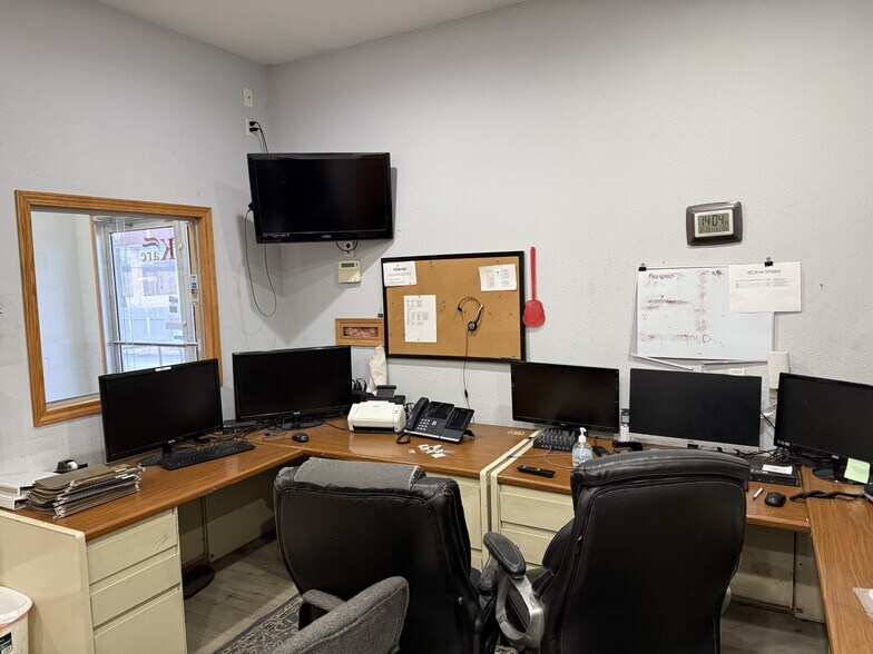 More Photos Of 3875-3883 E Livingston Ave, Columbus Warehouse For Lease