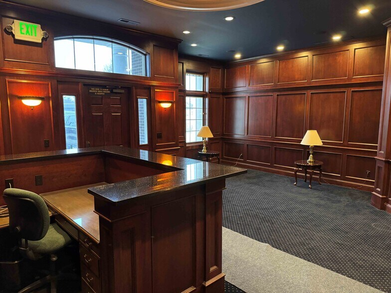 More Photos Of 4125 Glass Rd NE, Cedar Rapids Office For Sale