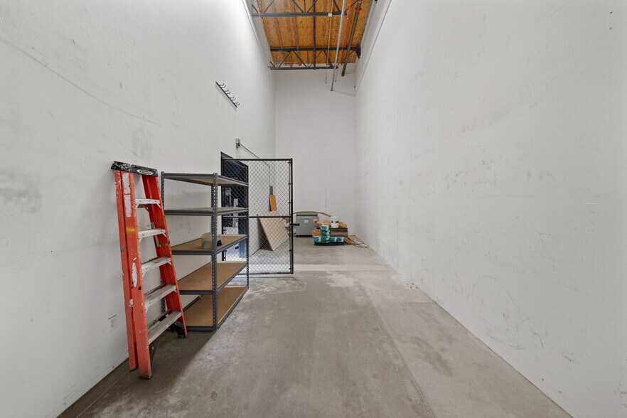 More Photos Of 25843 Jefferson Ave, Murrieta Light Distribution For Sale
