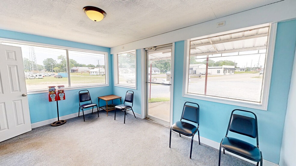 More Photos Of 716 S Main St, Enterprise Auto Repair For Sale