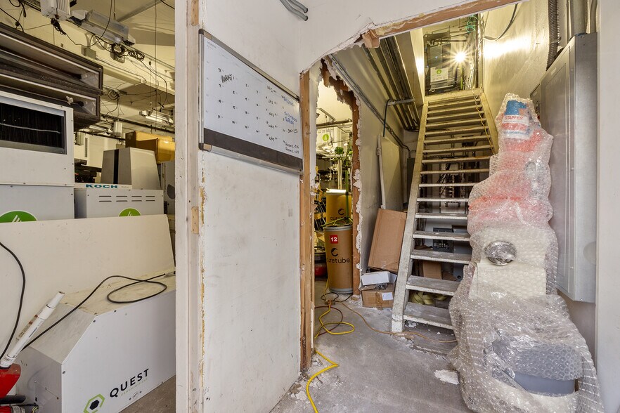 More Photos Of 3501 Emery St, Los Angeles Manufacturing For Sale