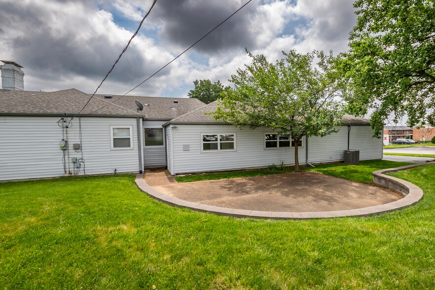 More Photos Of 4163 Crescent Dr, Saint Louis Medical For Sale