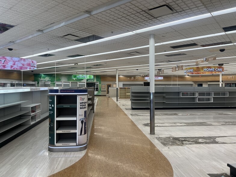 More Photos Of 1701 23rd St, Bakersfield Drugstore For Lease
