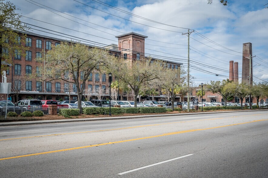 More Photos Of 6801 Carnegie Blvd, Charlotte Office Residential For Lease