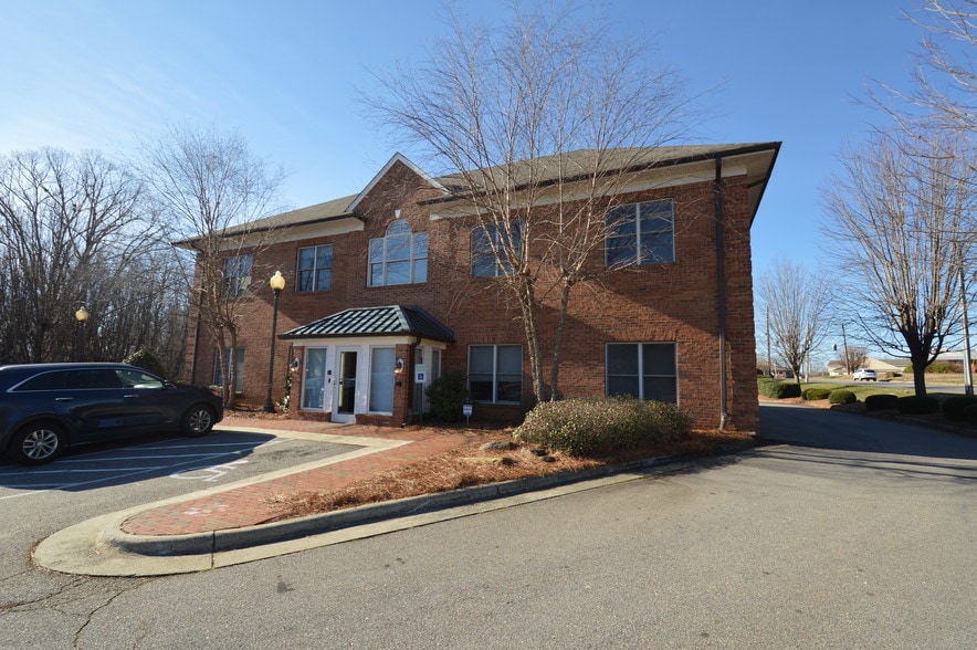 More Photos Of 4550 Country Club Rd, Winston-Salem Medical For Sale