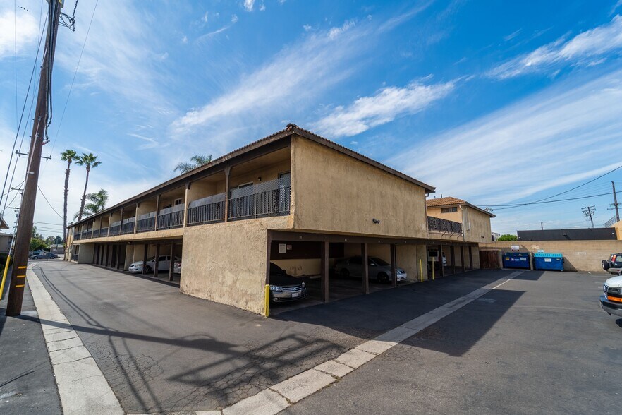 More Photos Of 2221 E Lenita Ln, Santa Ana Apartments For Sale