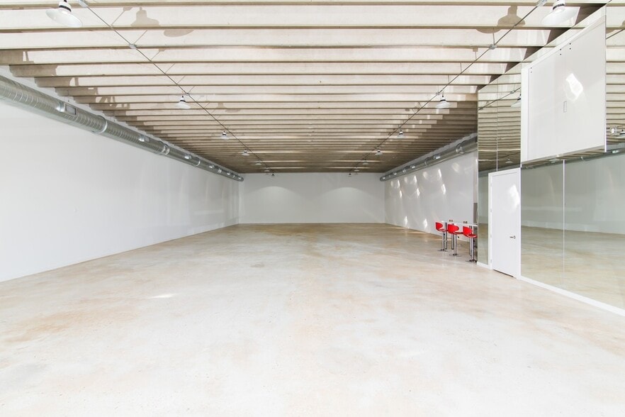 More Photos Of 263 NE 61st St, Miami Office For Lease