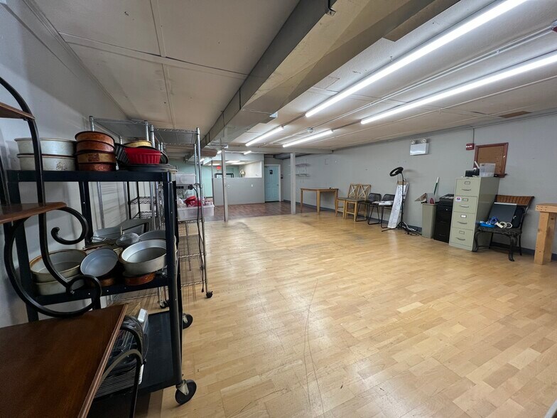 More Photos Of 128 Pleasant View Ave, Smithfield Freestanding For Lease