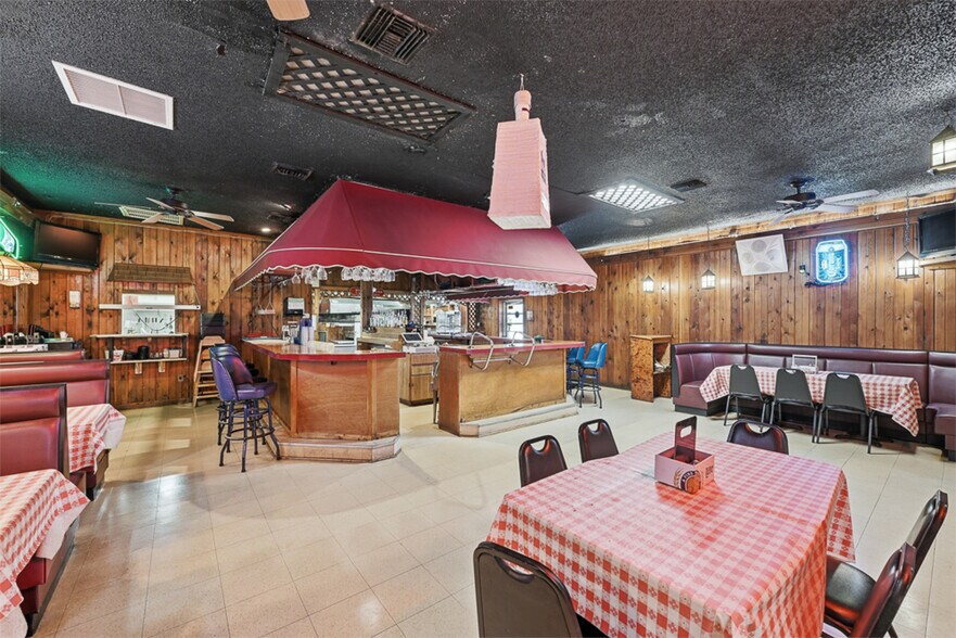 More Photos Of 1148 County Road 309, Crescent City Restaurant For Sale